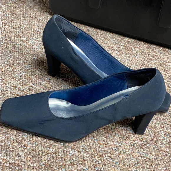 Air Flex Blue classic pumps.New.Size 8.5W 3” heels - Picture 2 of 9